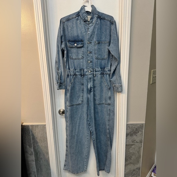NWT Women’s Universal Threads Long Sleeve Blue Denim Jumpsuit - Picture 2 of 5